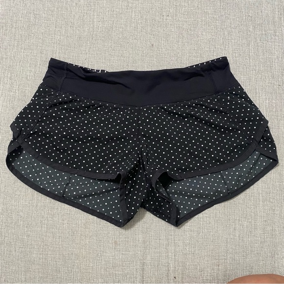 lululemon athletica Pants - Lululemon Run: Speed Short 2-way Stretch. Chevron dot. Sz 4. EUC.